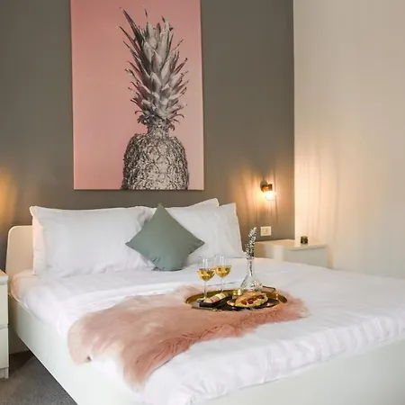 Location Old Town - New *