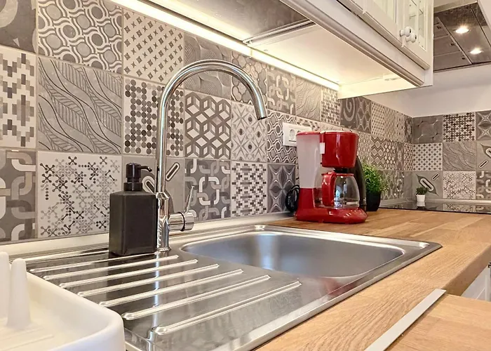 Location Old Town - New * Бухарест